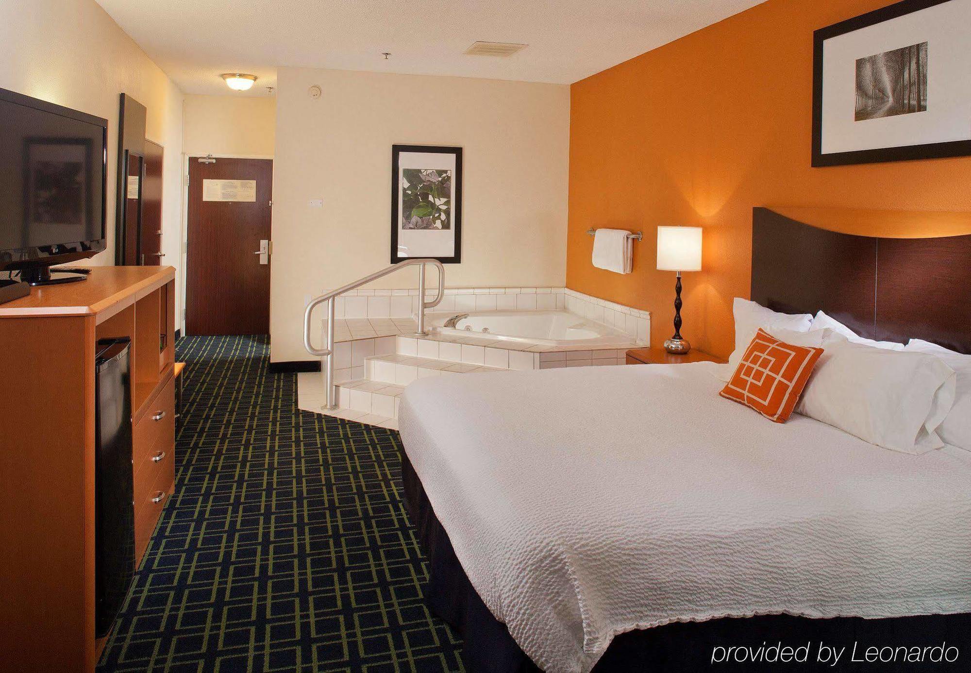 New Paris Fairfield Inn By Marriott Richmond מראה חיצוני תמונה