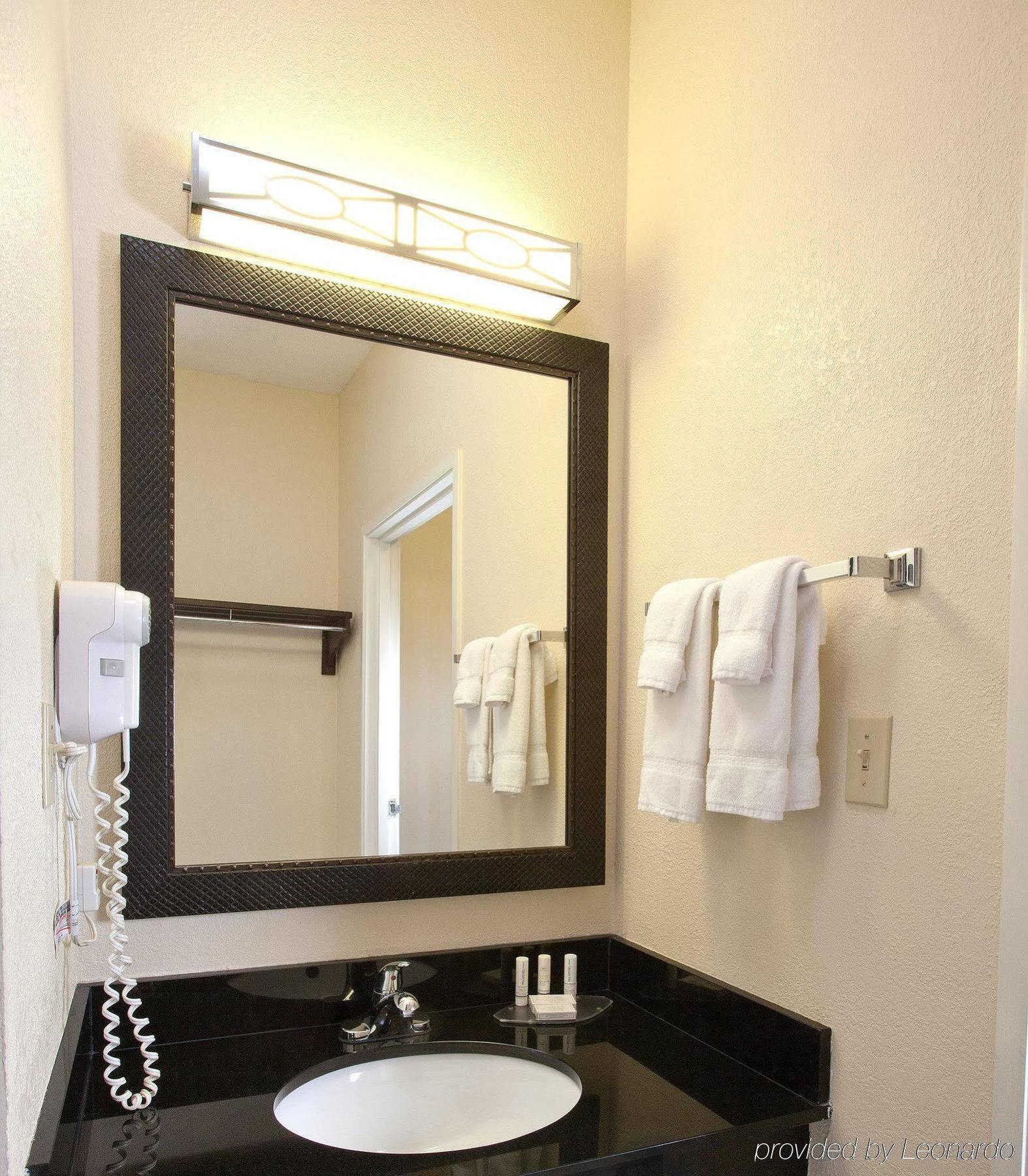 New Paris Fairfield Inn By Marriott Richmond מראה חיצוני תמונה