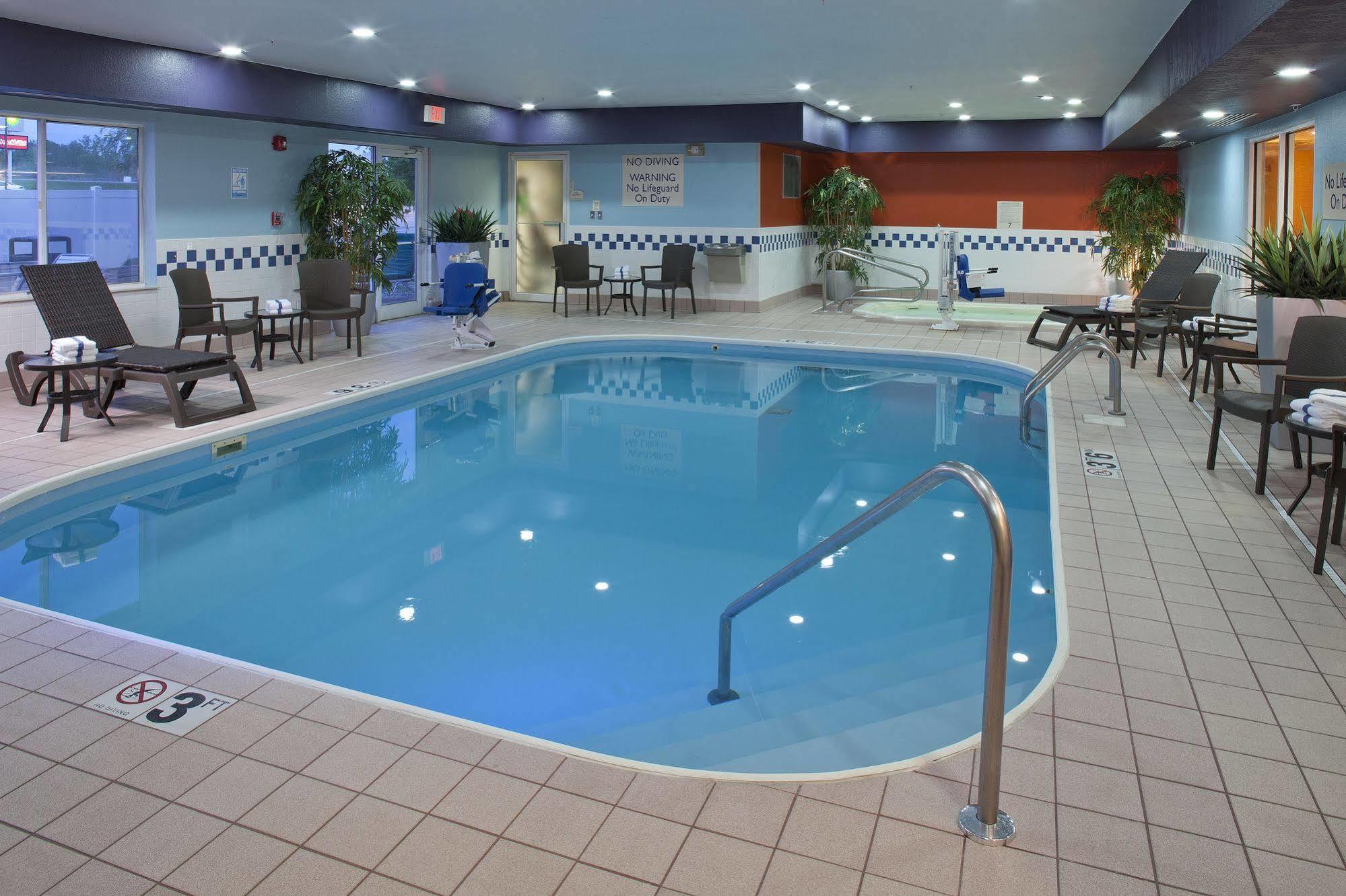 New Paris Fairfield Inn By Marriott Richmond מראה חיצוני תמונה
