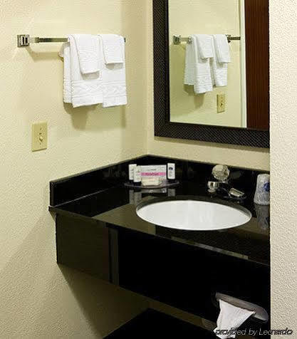New Paris Fairfield Inn By Marriott Richmond מראה חיצוני תמונה